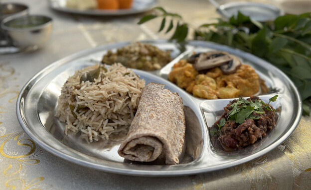 ארוחת הודית בריקשה בתעוז. תיירות מטה יהודה (צילום: ליהי רוזנברג, דיגיטל תיירות מטה יהודה)
