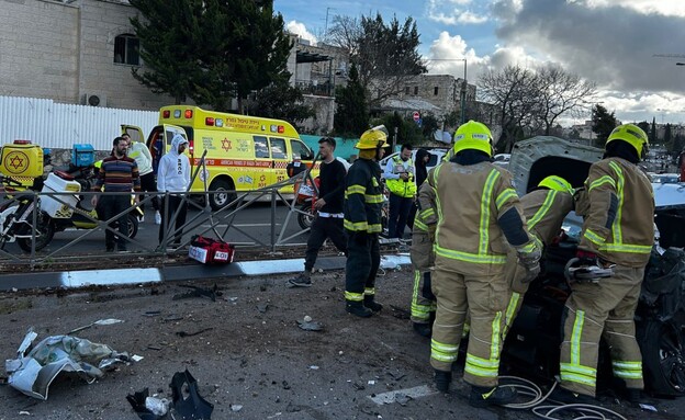 תאונת דרכים בירושלים (צילום: דוברות מד"א )