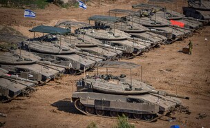 טנקים בגבול בין ישראל לעזה (צילום: אבשלום ששוני, פלאש 90)