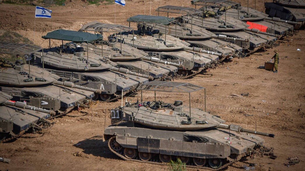 טנקים בגבול בין ישראל לעזה טנקים בגבול בין ישראל לעזה
