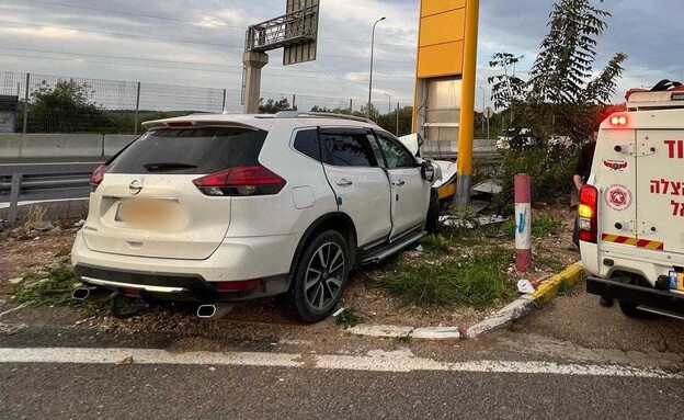 התאונה בכביש 77 סמוך למחלף המוביל (צילום: תיעוד מבצעי מד"א)