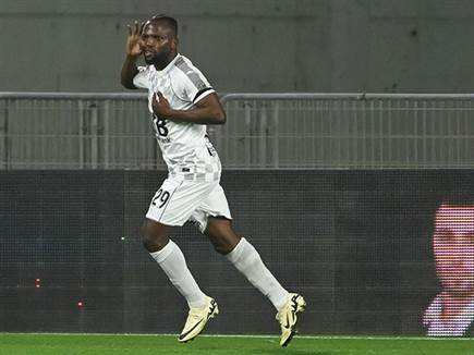 אדניי חגג בשלב מוקדם (ברני ארדוב)