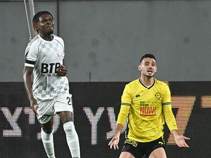 אך דוניו העניש במתפרצת ארוכה (ברני ארדוב)