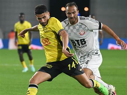 בר כהן פגע במשקוף מנגד (ברני ארדוב)