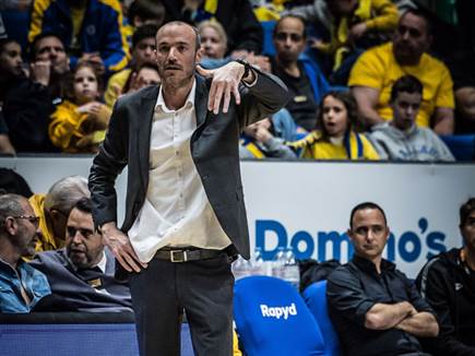 הקבוצה שלו נעצרה. רועי פרל (עודד קרני)