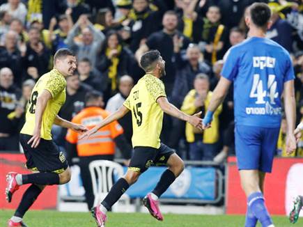 מיכה כבש את השני (צילום: אלן שיבר)