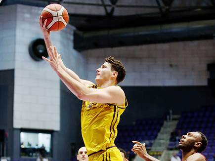 חולון יצאה עם ניצחון (אלן שיבר)