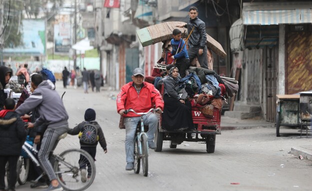 תושבים עוזבים את העיר עזה אחרי כניסת צה"ל לשיפא (צילום: Dawoud Abo Alkas/Anadolu via Getty Images)