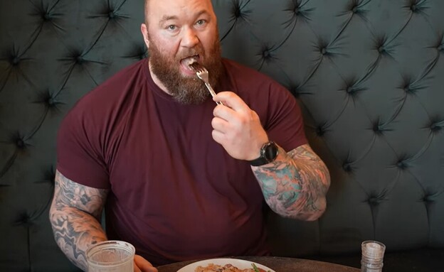 What does the strongest man in the world eat?