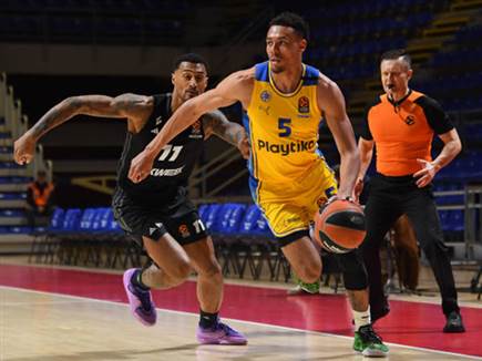 להט על הפרקט. בולדווין (GETTY)