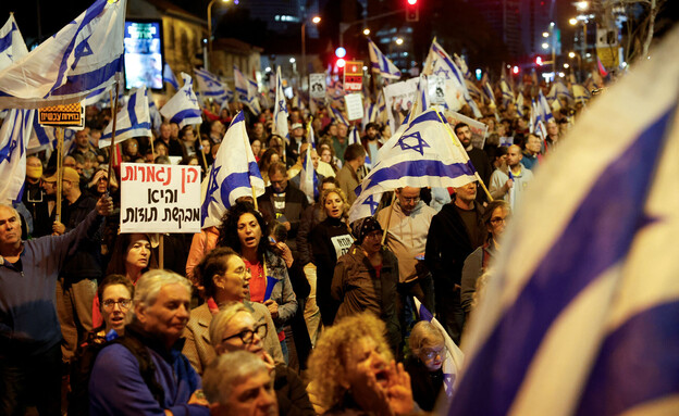 מפגינים נגד הממשלה בתל אביב (צילום: reuters)