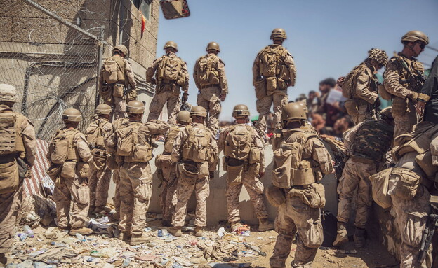 צבא ארה"ב בנמל התעופה בקאבול ערב הנסיגה מאפגניסטן (צילום: רויטרס)