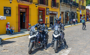 מקסיקו שוטרים על אופנוע  (צילום: mark stephens photography, shutterstock)
