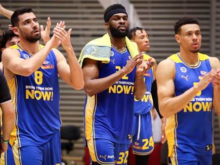 חגיגות בצהוב-כחול (מאור אלקסלסי)