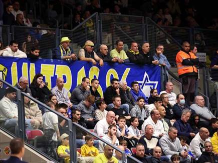 אוהדי האורחת מרוצים (GETTY)