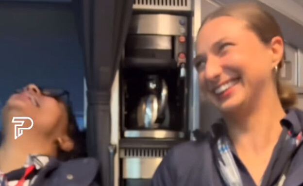 This is how the flight attendants said goodbye to the passengers at the end of the flight