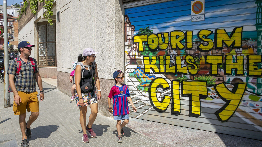 ברצלונה נגד תיירים ספרד (צילום: getty images)