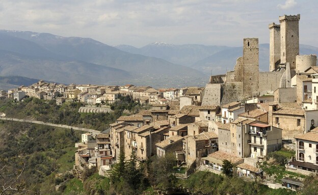 הכפר פצ'נטרו במחוז אברוצו באיטליה (צילום: רויטרס)