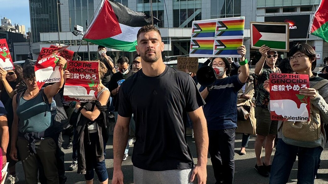 פיטר פלצ'יק בהפגנה פרו פלסטינית