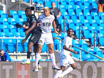 הרבה קרבות במרכז המגרש (ברני ארדוב)