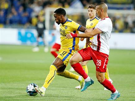 עשה צרות בצד השמאלי. מילסון (אלן שיבר)