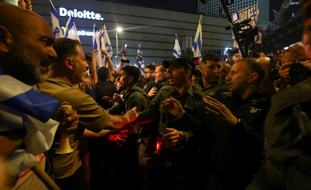 מההפגנה אמש למען שחרור החטופים והפלת הממשלה (צילום: רויטרס)