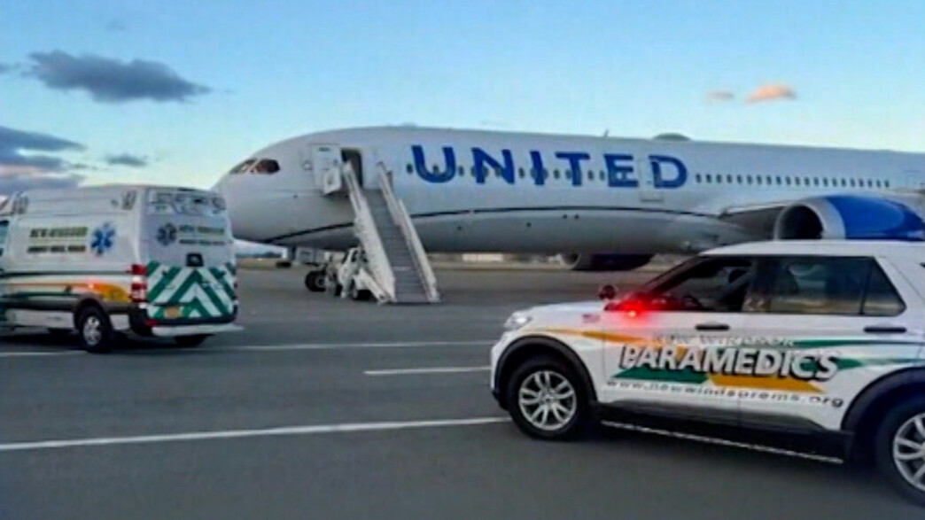 המטוס ורכבי ההצלה (צילום: מתוך "חדשות הבוקר" , קשת 12)