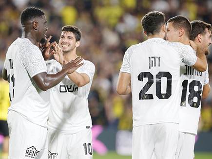 חגיגה גדולה של בית“ר, כמו במפגש הקודם בחוץ (צילום: אלן שיבר)