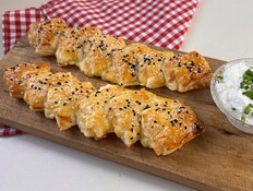 בורקס תלושותי של יעל קצב (צילום: יעל קצב, mako אוכל) בורקס תלושותי של יעל קצב (צילום: יעל קצב, mako אוכל)