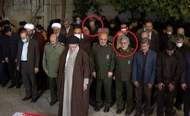 לצד ראיסי: זאהדי שחוסל בסוריה הערב (בשורה האחורית) (צילום: באדיבות הבלוג ״אינטלי טיימס״)