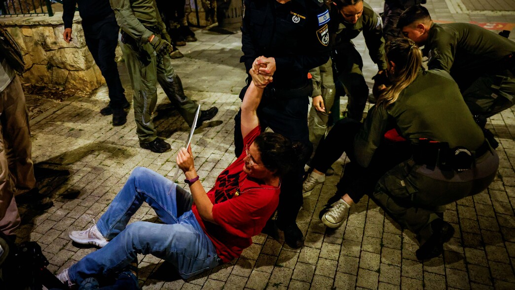 אלימות משטרתית כנגד אילה מצגר, כלתו של יורם מצגר  (צילום: חיים גולדברג, פלאש 90)
