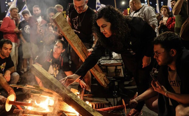 נעמה לזימי בהפגנת משפחות חטופים (צילום: תומר אפלבאום, הארץ)