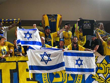 יורשו דגלי ישראל בברצלונה (GETTY) (צילום: ספורט 5)