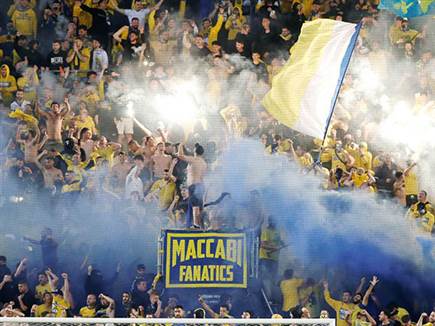 בשני צידי המגרש (אלן שיבר)