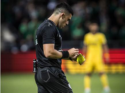 משחק לא פשוט עבורו. שניר לוי (אלן שיבר)