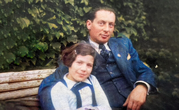 אווה ארבן ואבא שלה (צילום: N12, באדיבות המשפחה)