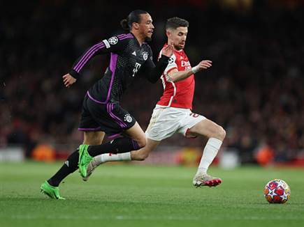 אבל באיירן נותרה במשחק בעזרת סאנה (GETTY)