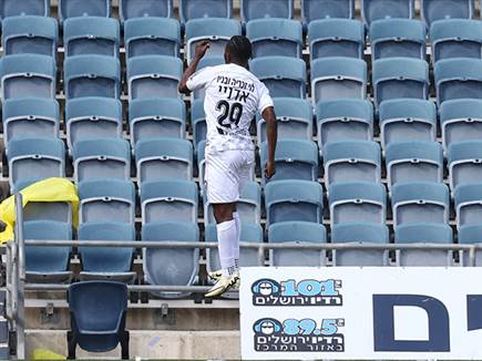 אדניי כבש את השער (צילום: דני מרון)