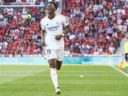 ואז טשואמני הניף את הרגל (GETTY)