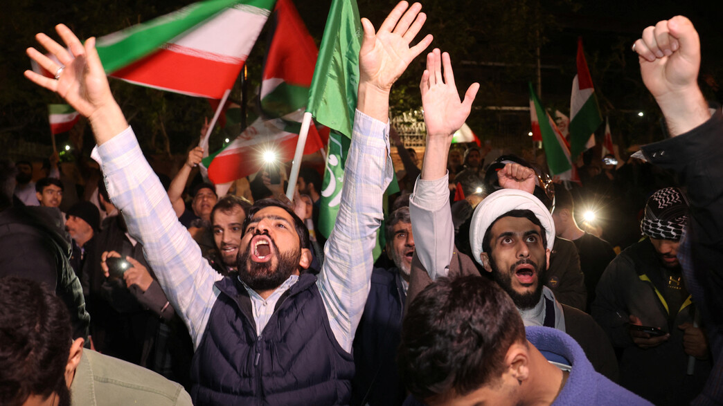 חגיגות בטהרן בעקבות המתקפה האיראנית