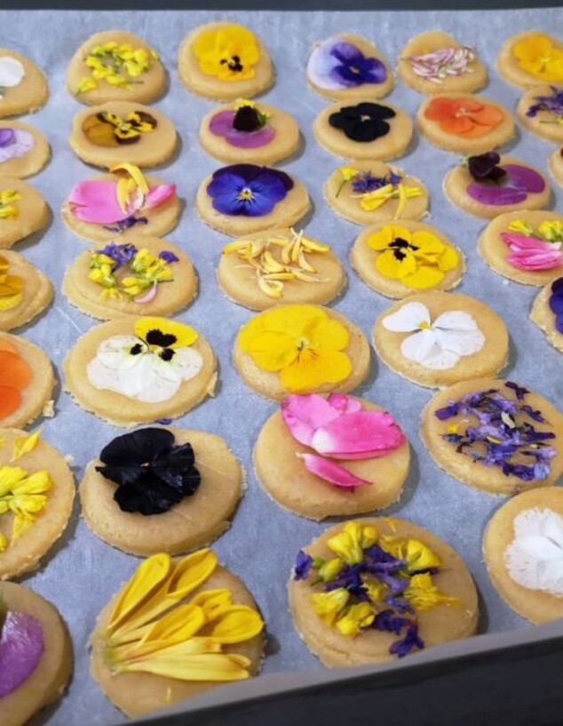 משתלת סלונר פרחי מאכל ג, עוגיות פרחים 2. (צילום: לירון קריגר)