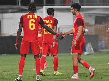 רק נקודה מהקו. אשדוד (ברני ארדוב)