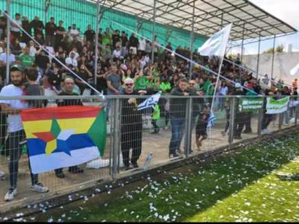 הקהל בעוספייה שמילא את היציעים