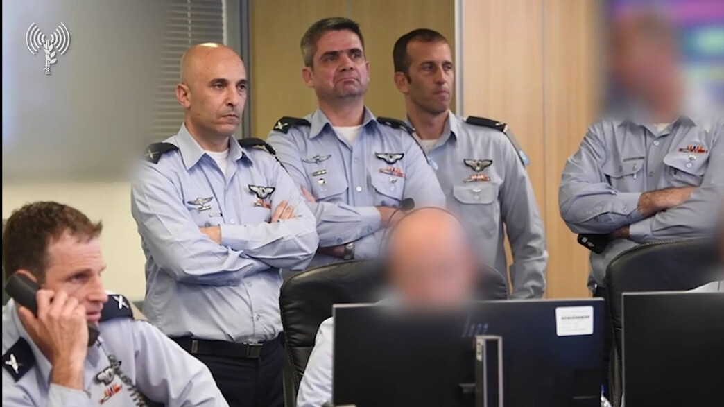 תיעוד מרגעי היירוט הראשונים בתא השליטה תיעוד מרגעי היירוט הראשונים בתא השליטה