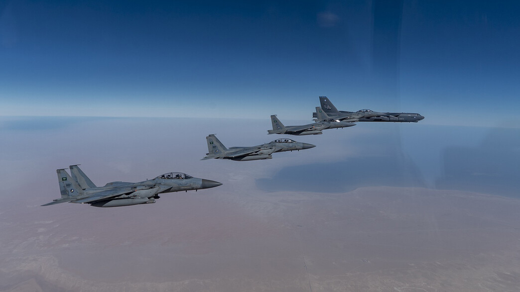 מטוסי F15 אמריקניים בשמי המזרח התיכון