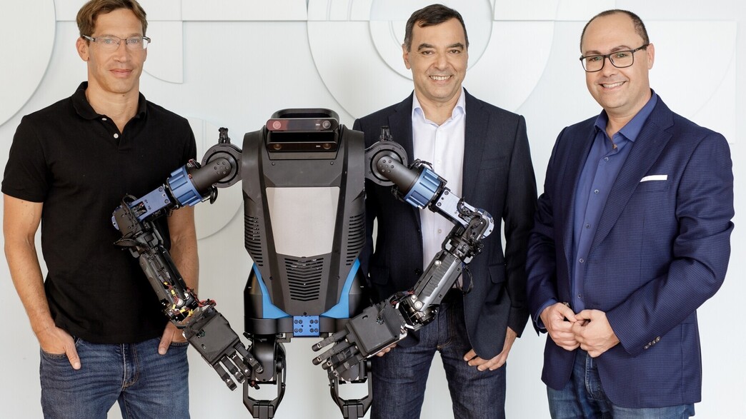 מייסדי מנטי רובוטיקס והרובוט מנטיבוט