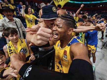 ועכשיו, הפנים לפנאתינייקוס (djordje kostic)