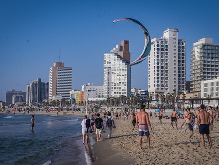 חוף ים בתל אביב (צילום: אבשלום ששוני, פלאש 90)