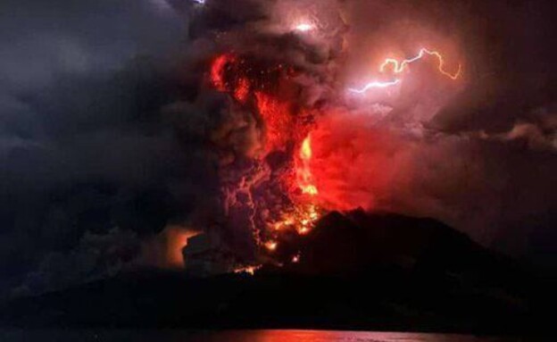 התפרצות הר געש באינדונזיה (צילום: שימוש לפי סעיף 27 א)