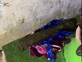 פריטי אמל״ח מסוג מטול וטיל לאו בחצר גן ילדים בלוד (צילום: דוברות המשטרה)